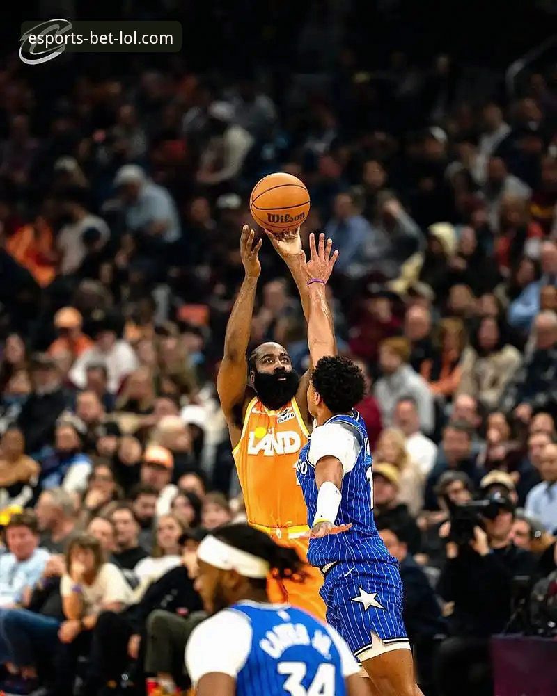 lol押注官网app 米切尔42分vs班凯罗36分:一场球星对飚的胜利,哪个更让你热血沸腾?